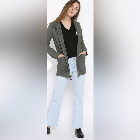 FOREVER 21 Womens Black Solid V-Neck Graphic T-shirt with pocket Small Cotton - Picture 16 of 16